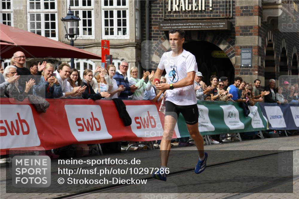 13.09.2026 - 21. swb-Marathon Bremen Strokosch-Dieckow http://msf.ph/oto/10297286 13.09.2026 12:22:26 Ziel 1681, 176 meine-sportfotos.de