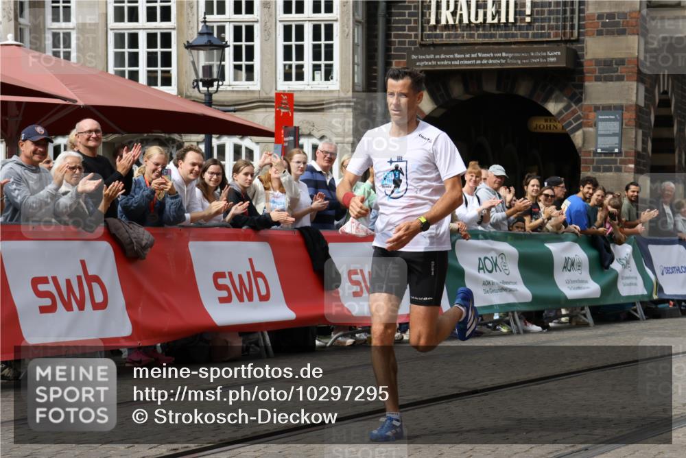 13.09.2026 - 21. swb-Marathon Bremen Strokosch-Dieckow http://msf.ph/oto/10297295 13.09.2026 12:22:27 Ziel 1681, 176 meine-sportfotos.de