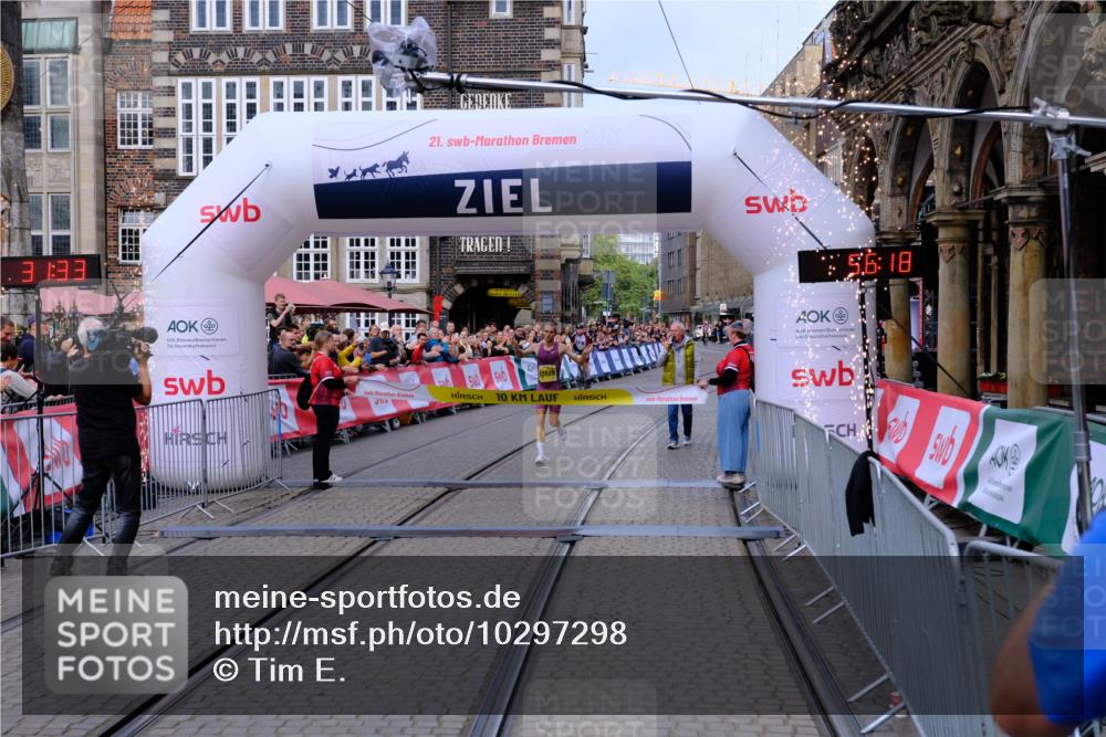 13.09.2026 - 21. swb-Marathon Bremen Tim E. http://msf.ph/oto/10297298 13.09.2026 10:26:51 Ziel 13525 meine-sportfotos.de