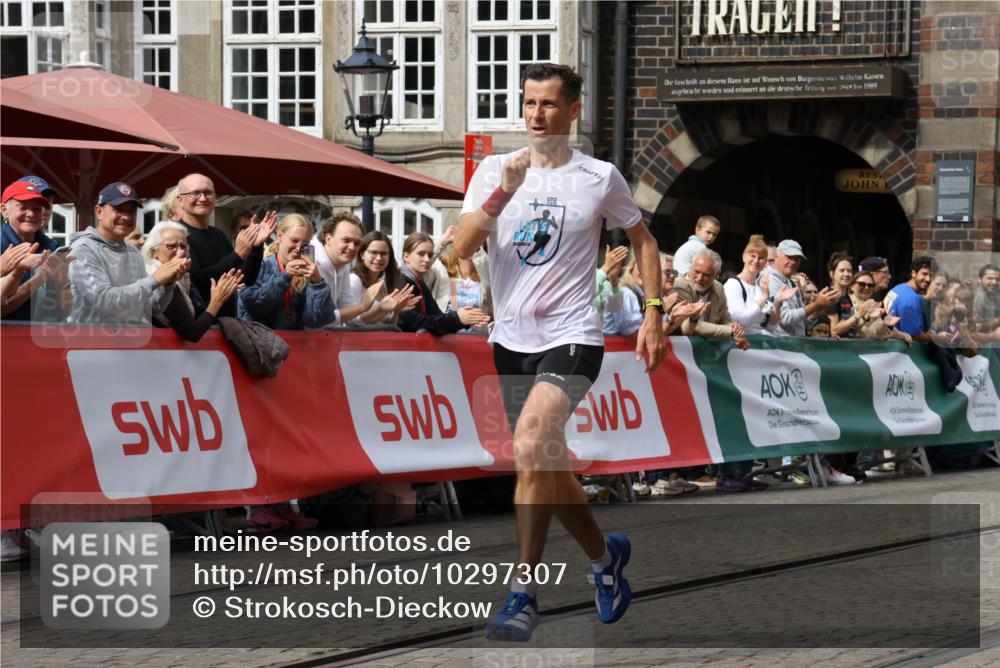 13.09.2026 - 21. swb-Marathon Bremen Strokosch-Dieckow http://msf.ph/oto/10297307 13.09.2026 12:22:27 Ziel 1681, 176 meine-sportfotos.de