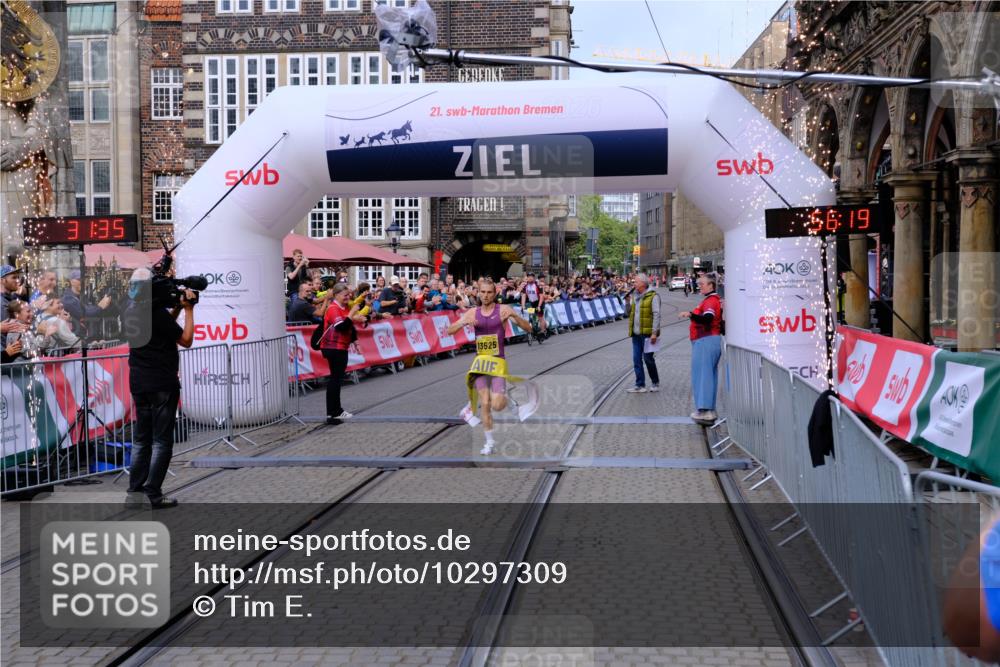 13.09.2026 - 21. swb-Marathon Bremen Tim E. http://msf.ph/oto/10297309 13.09.2026 10:26:52 Ziel 13525 meine-sportfotos.de
