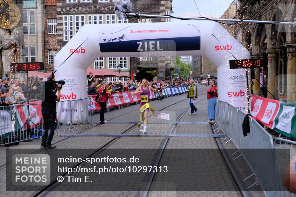 13.09.2026 - 21. swb-Marathon Bremen Tim E. http://msf.ph/oto/10297313 13.09.2026 10:26:53 Ziel 13525 meine-sportfotos.de