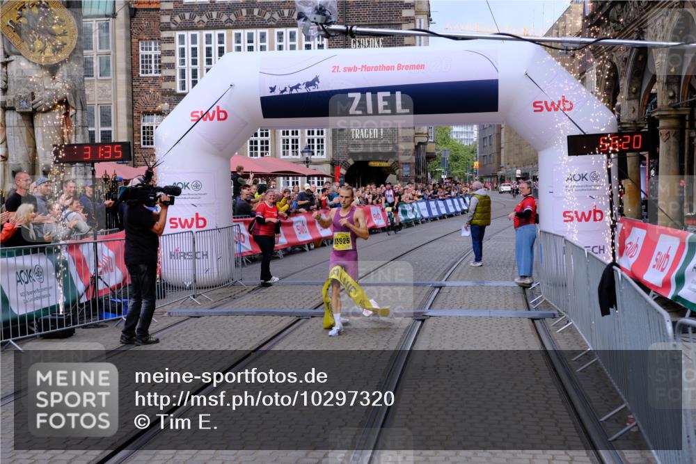 13.09.2026 - 21. swb-Marathon Bremen Tim E. http://msf.ph/oto/10297320 13.09.2026 10:26:53 Ziel 13525 meine-sportfotos.de