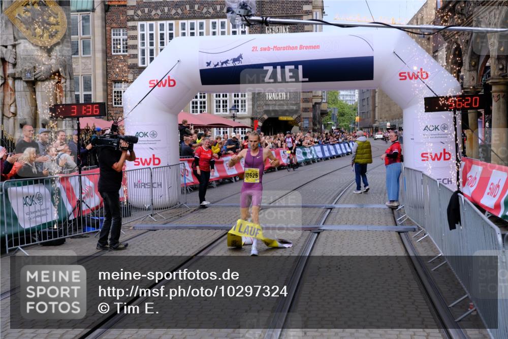 13.09.2026 - 21. swb-Marathon Bremen Tim E. http://msf.ph/oto/10297324 13.09.2026 10:26:53 Ziel 13525 meine-sportfotos.de