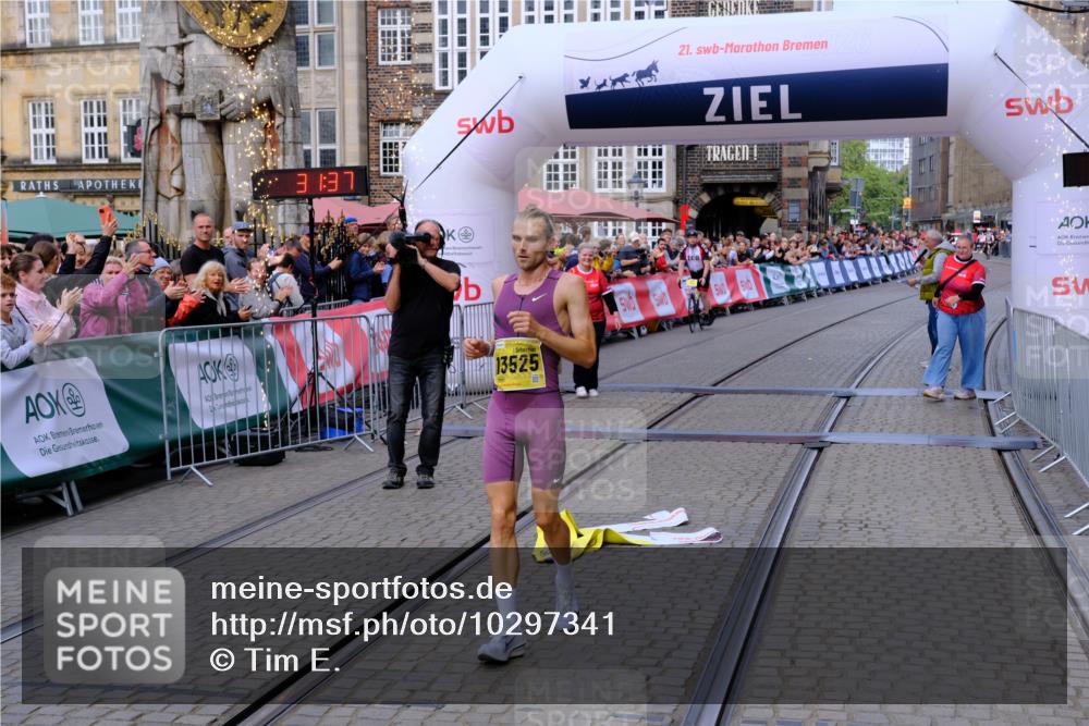13.09.2026 - 21. swb-Marathon Bremen Tim E. http://msf.ph/oto/10297341 13.09.2026 10:26:55 Ziel 13525 meine-sportfotos.de