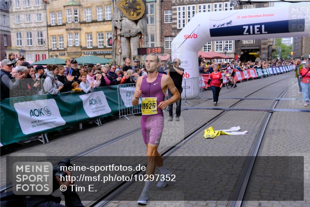 13.09.2026 - 21. swb-Marathon Bremen Tim E. http://msf.ph/oto/10297352 13.09.2026 10:26:56 Ziel 13525 meine-sportfotos.de