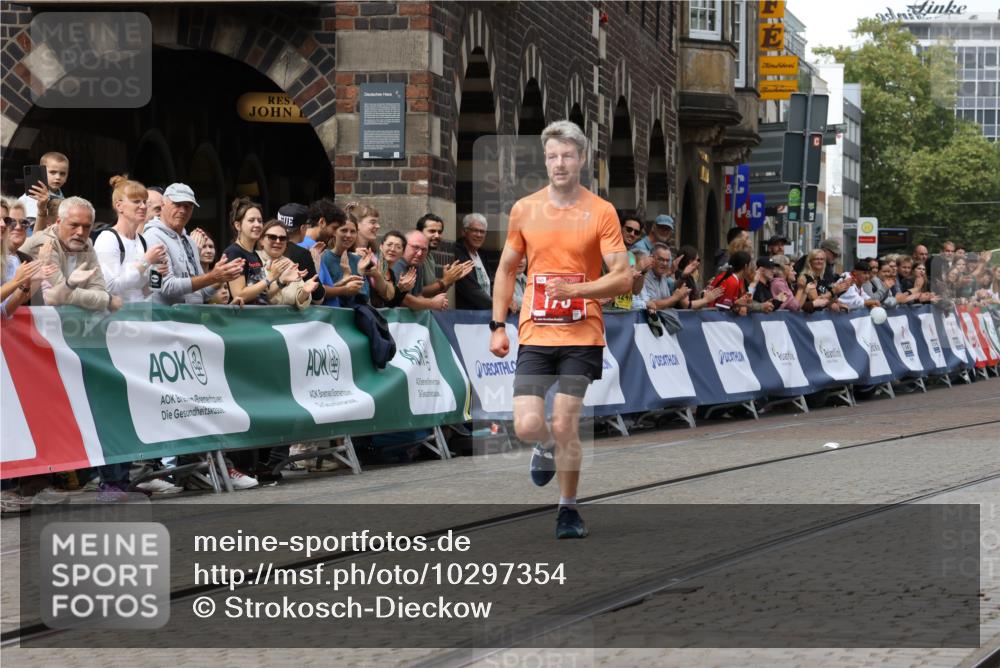 13.09.2026 - 21. swb-Marathon Bremen Strokosch-Dieckow http://msf.ph/oto/10297354 13.09.2026 12:23:00 Ziel 176 meine-sportfotos.de