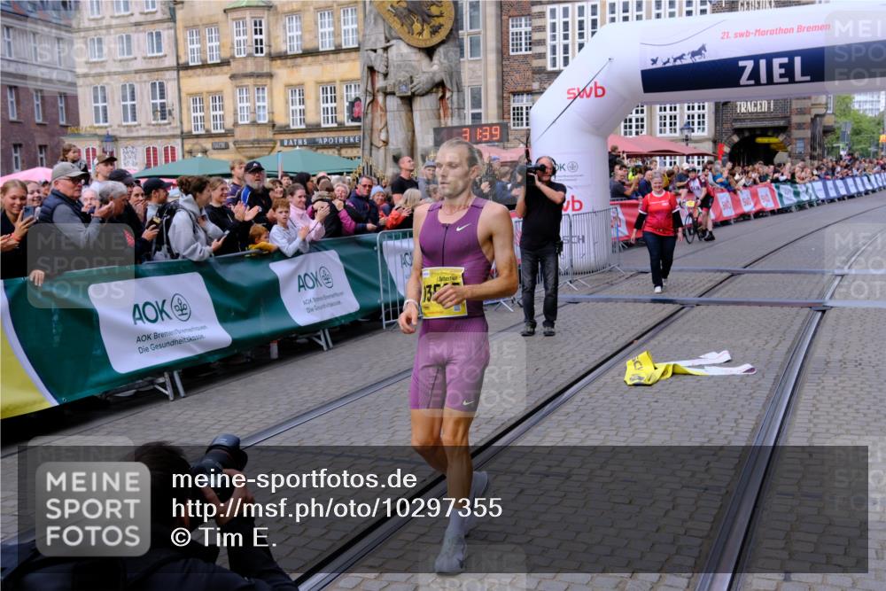 13.09.2026 - 21. swb-Marathon Bremen Tim E. http://msf.ph/oto/10297355 13.09.2026 10:26:56 Ziel 13525 meine-sportfotos.de