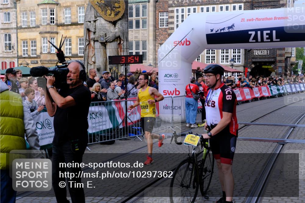 13.09.2026 - 21. swb-Marathon Bremen Tim E. http://msf.ph/oto/10297362 13.09.2026 10:27:12 Ziel 13502 meine-sportfotos.de