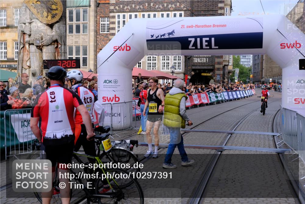 13.09.2026 - 21. swb-Marathon Bremen Tim E. http://msf.ph/oto/10297391 13.09.2026 10:27:24 Ziel 13627 meine-sportfotos.de
