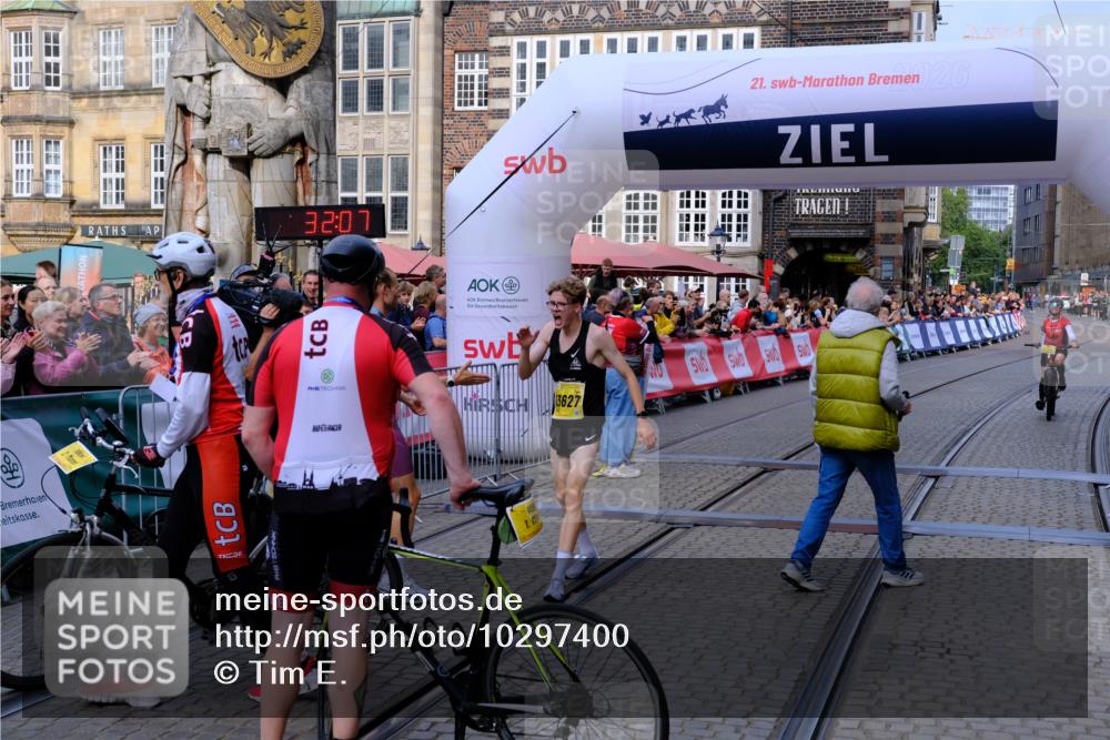 13.09.2026 - 21. swb-Marathon Bremen Tim E. http://msf.ph/oto/10297400 13.09.2026 10:27:24 Ziel 13627 meine-sportfotos.de
