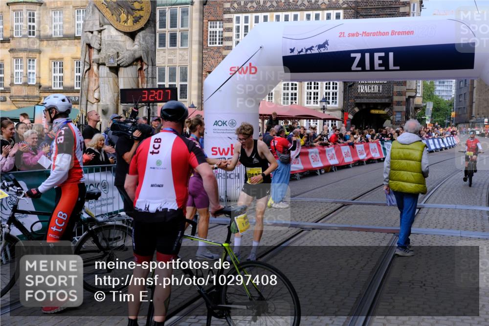 13.09.2026 - 21. swb-Marathon Bremen Tim E. http://msf.ph/oto/10297408 13.09.2026 10:27:25 Ziel 13627 meine-sportfotos.de