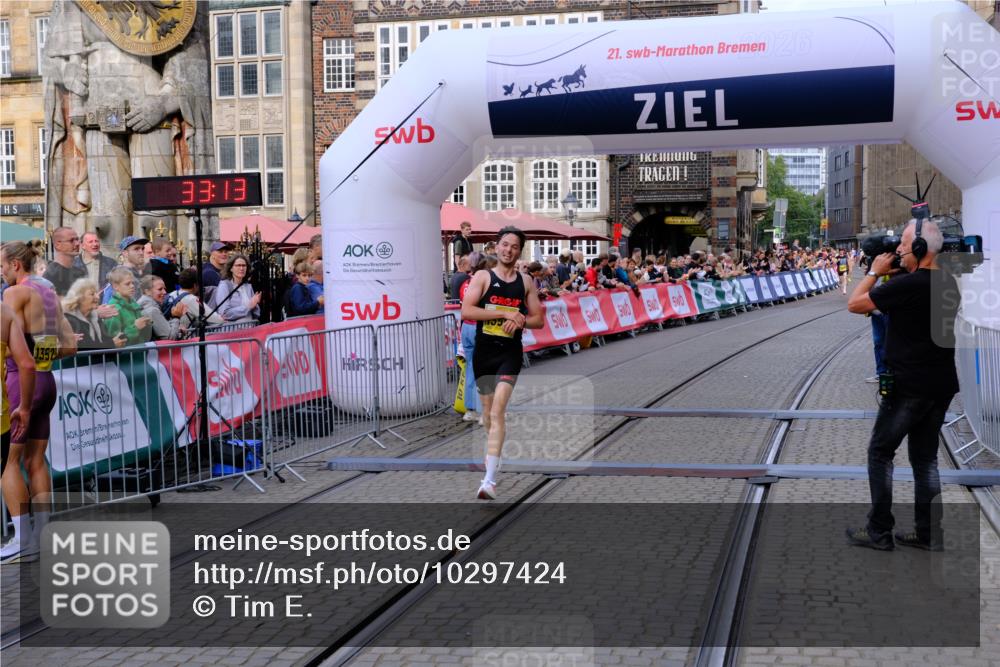 13.09.2026 - 21. swb-Marathon Bremen Tim E. http://msf.ph/oto/10297424 13.09.2026 10:28:30 Ziel 12272, 13501 meine-sportfotos.de