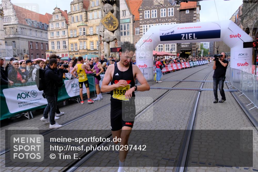13.09.2026 - 21. swb-Marathon Bremen Tim E. http://msf.ph/oto/10297442 13.09.2026 10:28:32 Ziel 12272, 13501 meine-sportfotos.de