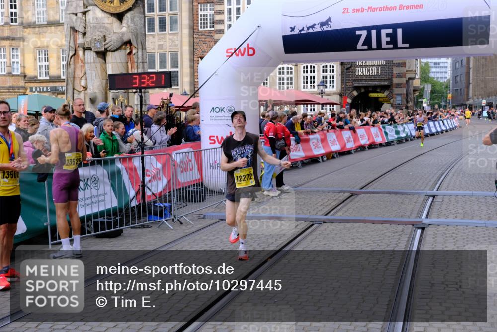 13.09.2026 - 21. swb-Marathon Bremen Tim E. http://msf.ph/oto/10297445 13.09.2026 10:28:39 Ziel 12272, 13501, 13547, 13635 meine-sportfotos.de