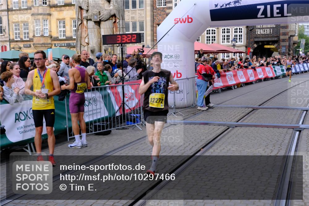 13.09.2026 - 21. swb-Marathon Bremen Tim E. http://msf.ph/oto/10297466 13.09.2026 10:28:40 Ziel 12272, 13501, 13547, 13635 meine-sportfotos.de