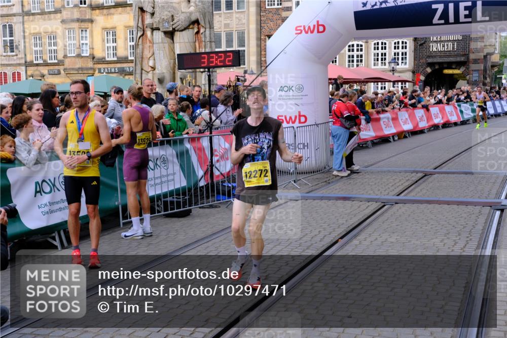 13.09.2026 - 21. swb-Marathon Bremen Tim E. http://msf.ph/oto/10297471 13.09.2026 10:28:40 Ziel 12272, 13501, 13547, 13635 meine-sportfotos.de