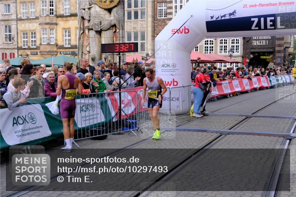 13.09.2026 - 21. swb-Marathon Bremen Tim E. http://msf.ph/oto/10297493 13.09.2026 10:28:45 Ziel 12272, 13515, 13547, 13635 meine-sportfotos.de