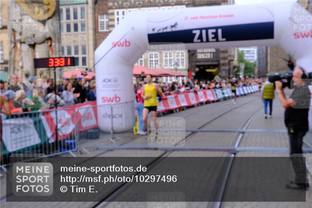 13.09.2026 - 21. swb-Marathon Bremen Tim E. http://msf.ph/oto/10297496 13.09.2026 10:28:48 Ziel 12272, 13515, 13547, 13567, 13635 meine-sportfotos.de