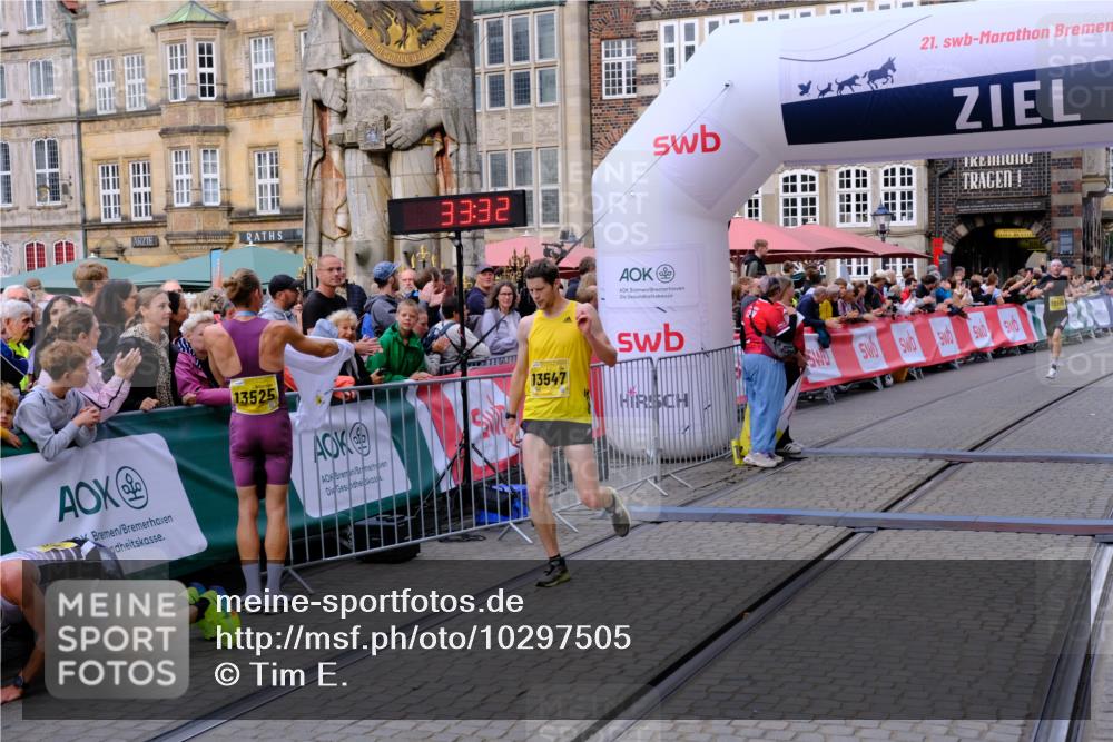 13.09.2026 - 21. swb-Marathon Bremen Tim E. http://msf.ph/oto/10297505 13.09.2026 10:28:49 Ziel 12272, 13515, 13547, 13567, 13635 meine-sportfotos.de