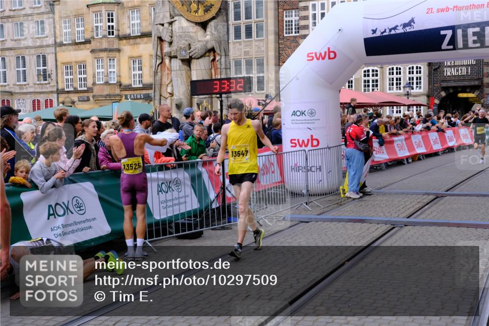 13.09.2026 - 21. swb-Marathon Bremen Tim E. http://msf.ph/oto/10297509 13.09.2026 10:28:49 Ziel 12272, 13515, 13547, 13567, 13635 meine-sportfotos.de