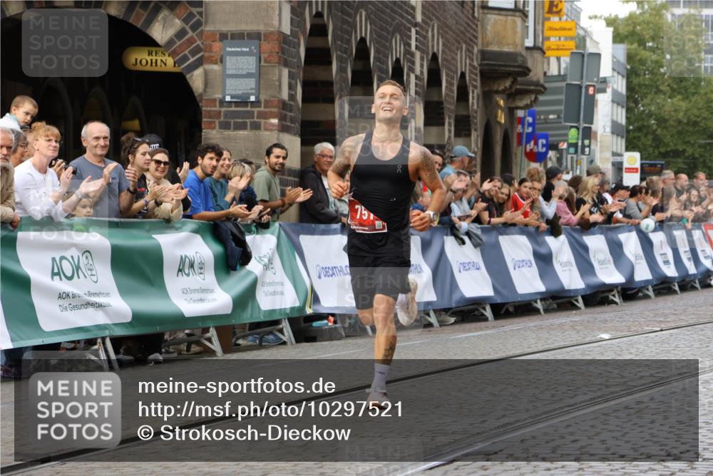 13.09.2026 - 21. swb-Marathon Bremen Strokosch-Dieckow http://msf.ph/oto/10297521 13.09.2026 12:28:38 Ziel 443, 614, 751 meine-sportfotos.de