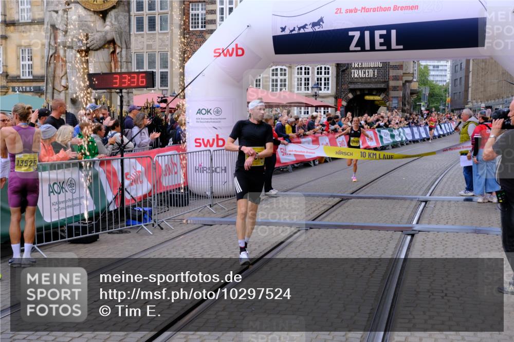 13.09.2026 - 21. swb-Marathon Bremen Tim E. http://msf.ph/oto/10297524 13.09.2026 10:28:54 Ziel 13515, 13547, 13567, 13593, 13635 meine-sportfotos.de
