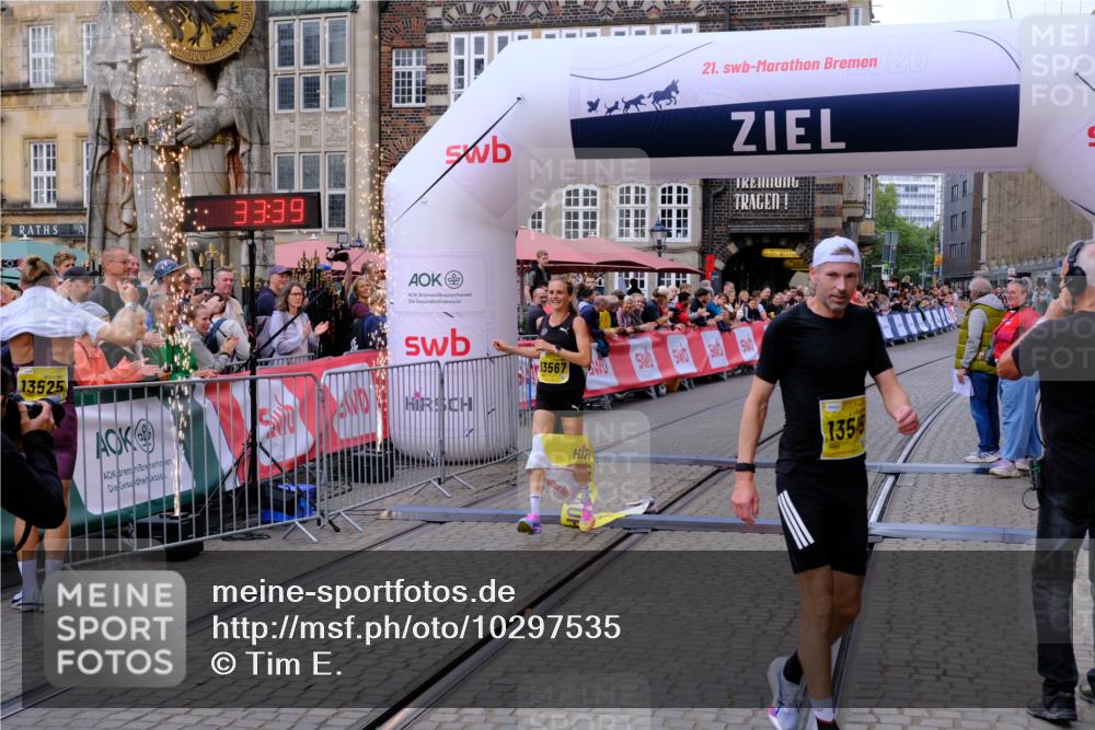 13.09.2026 - 21. swb-Marathon Bremen Tim E. http://msf.ph/oto/10297535 13.09.2026 10:28:56 Ziel 13515, 13547, 13567, 13593, 13624 meine-sportfotos.de