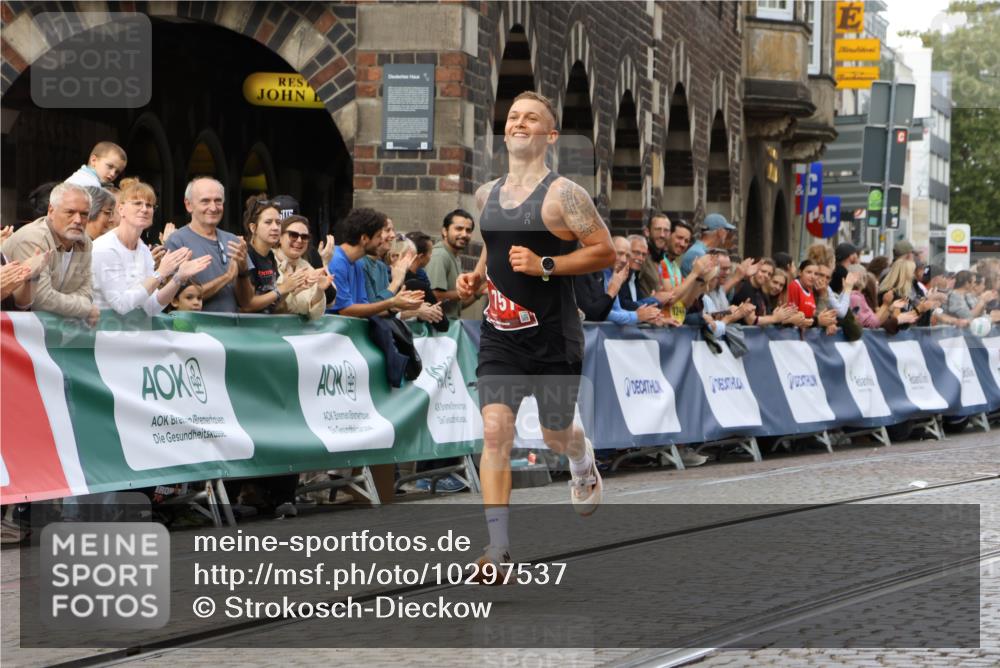13.09.2026 - 21. swb-Marathon Bremen Strokosch-Dieckow http://msf.ph/oto/10297537 13.09.2026 12:28:38 Ziel 443, 614, 751 meine-sportfotos.de