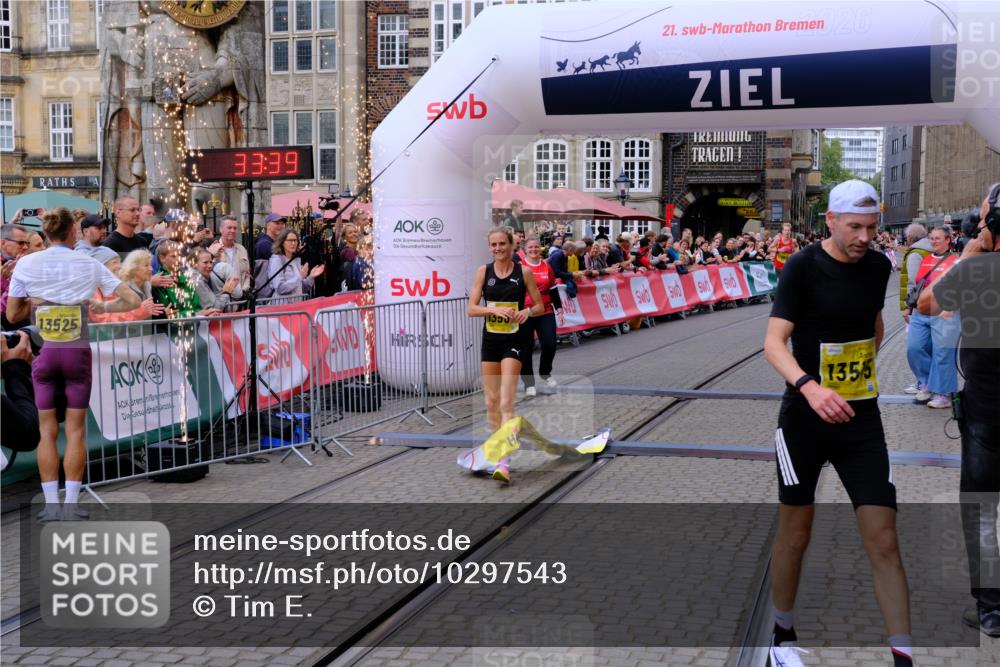 13.09.2026 - 21. swb-Marathon Bremen Tim E. http://msf.ph/oto/10297543 13.09.2026 10:28:57 Ziel 13515, 13547, 13567, 13593, 13624 meine-sportfotos.de