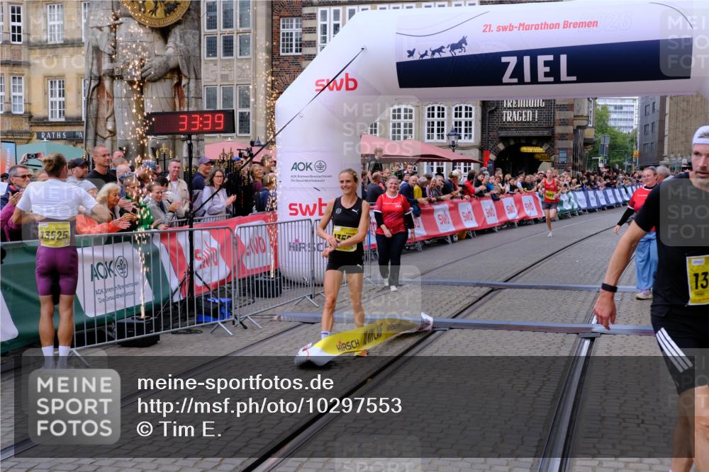 13.09.2026 - 21. swb-Marathon Bremen Tim E. http://msf.ph/oto/10297553 13.09.2026 10:28:57 Ziel 13515, 13547, 13567, 13593, 13624 meine-sportfotos.de