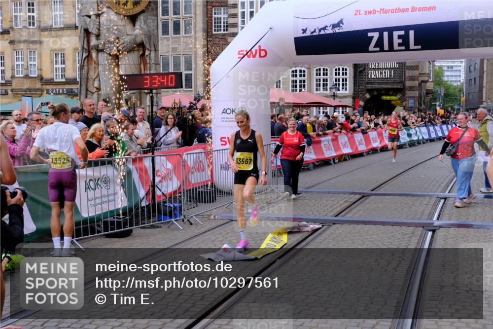 13.09.2026 - 21. swb-Marathon Bremen Tim E. http://msf.ph/oto/10297561 13.09.2026 10:28:58 Ziel 13515, 13547, 13567, 13593, 13624 meine-sportfotos.de