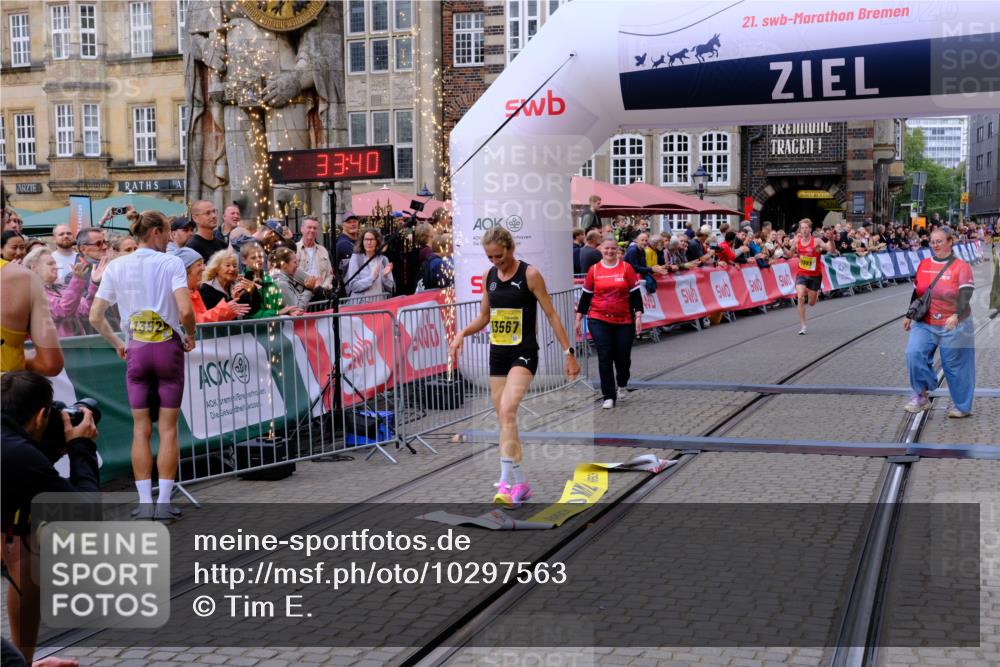 13.09.2026 - 21. swb-Marathon Bremen Tim E. http://msf.ph/oto/10297563 13.09.2026 10:28:58 Ziel 13515, 13547, 13567, 13593, 13624 meine-sportfotos.de