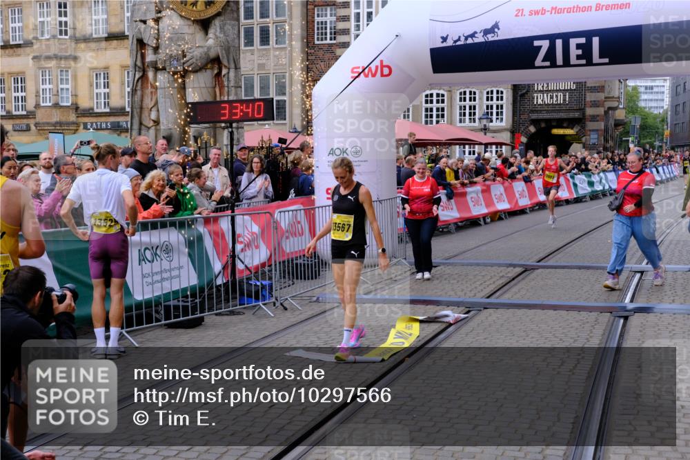 13.09.2026 - 21. swb-Marathon Bremen Tim E. http://msf.ph/oto/10297566 13.09.2026 10:28:58 Ziel 13515, 13547, 13567, 13593, 13624 meine-sportfotos.de