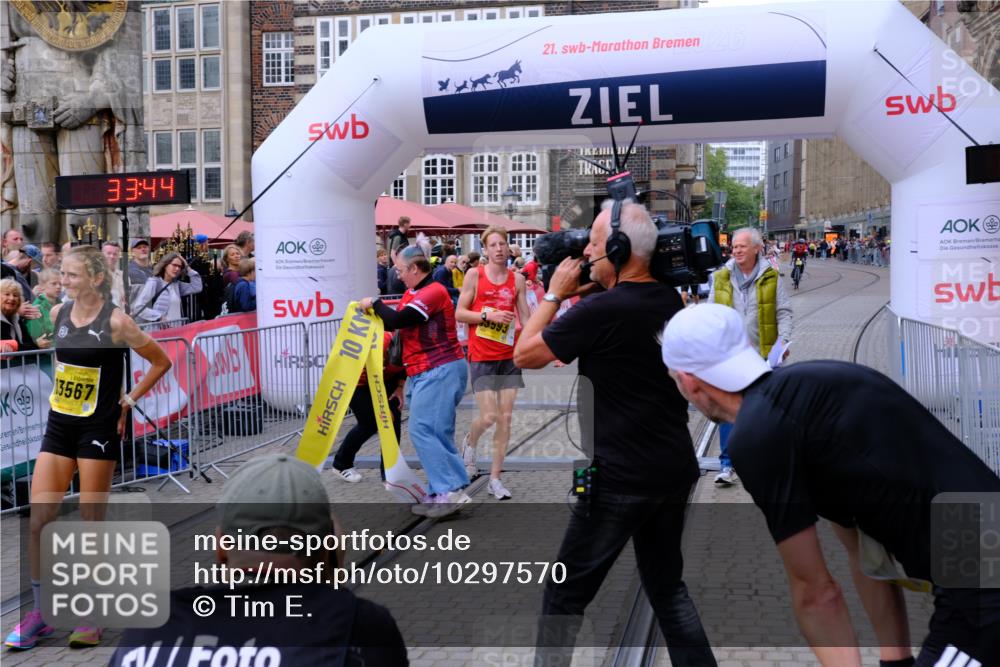 13.09.2026 - 21. swb-Marathon Bremen Tim E. http://msf.ph/oto/10297570 13.09.2026 10:29:01 Ziel 13515, 13567, 13593, 13624 meine-sportfotos.de
