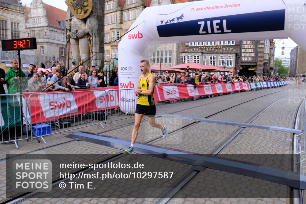13.09.2026 - 21. swb-Marathon Bremen Tim E. http://msf.ph/oto/10297587 13.09.2026 10:29:45 Ziel 11234, 13517, 13542, 13557 meine-sportfotos.de