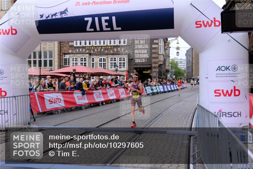 13.09.2026 - 21. swb-Marathon Bremen Tim E. http://msf.ph/oto/10297605 13.09.2026 10:29:51 Ziel 11234, 13510, 13517, 13542, 13557, 13579, 13623 meine-sportfotos.de