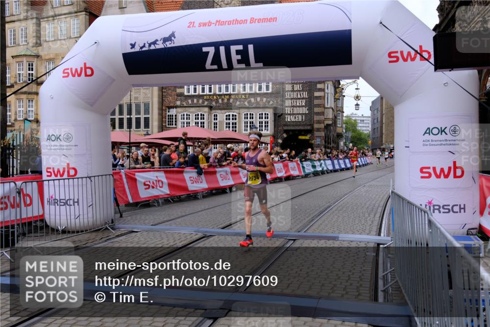 13.09.2026 - 21. swb-Marathon Bremen Tim E. http://msf.ph/oto/10297609 13.09.2026 10:29:52 Ziel 11234, 13510, 13517, 13542, 13557, 13579, 13623 meine-sportfotos.de