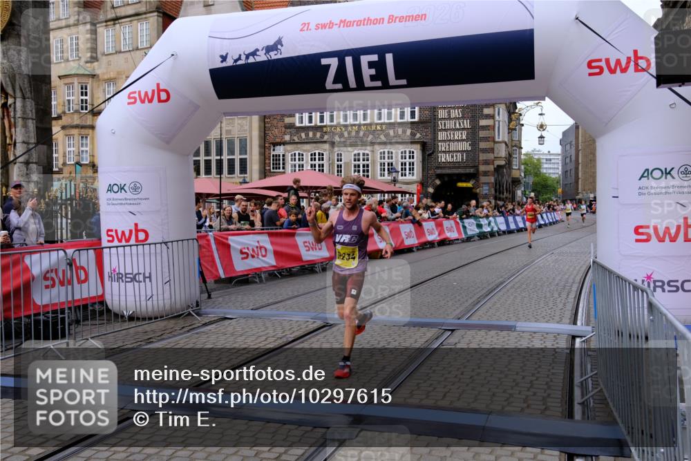 13.09.2026 - 21. swb-Marathon Bremen Tim E. http://msf.ph/oto/10297615 13.09.2026 10:29:52 Ziel 11234, 13510, 13517, 13542, 13557, 13579, 13623 meine-sportfotos.de