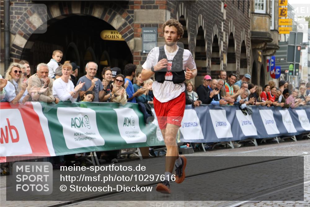 13.09.2026 - 21. swb-Marathon Bremen Strokosch-Dieckow http://msf.ph/oto/10297616 13.09.2026 12:28:57 Ziel 443, 2054, 317, 608, 1046 meine-sportfotos.de