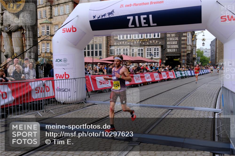 13.09.2026 - 21. swb-Marathon Bremen Tim E. http://msf.ph/oto/10297623 13.09.2026 10:29:53 Ziel 11234, 13510, 13542, 13579, 13623 meine-sportfotos.de