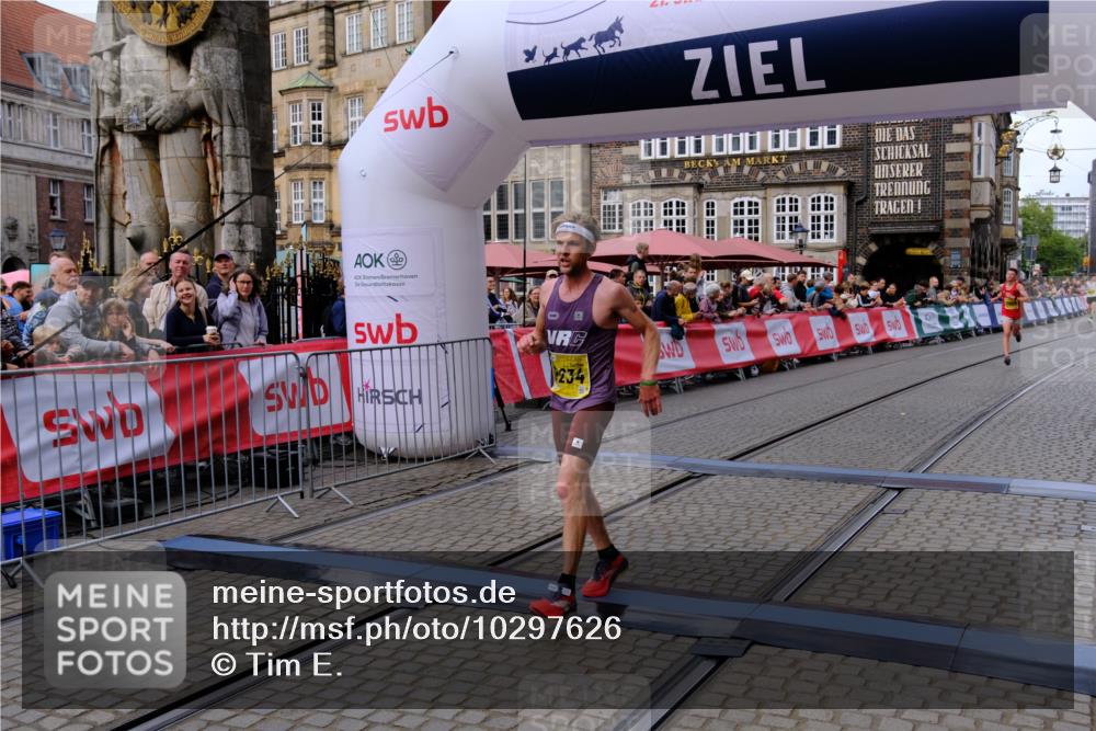 13.09.2026 - 21. swb-Marathon Bremen Tim E. http://msf.ph/oto/10297626 13.09.2026 10:29:53 Ziel 11234, 13510, 13542, 13579, 13623 meine-sportfotos.de