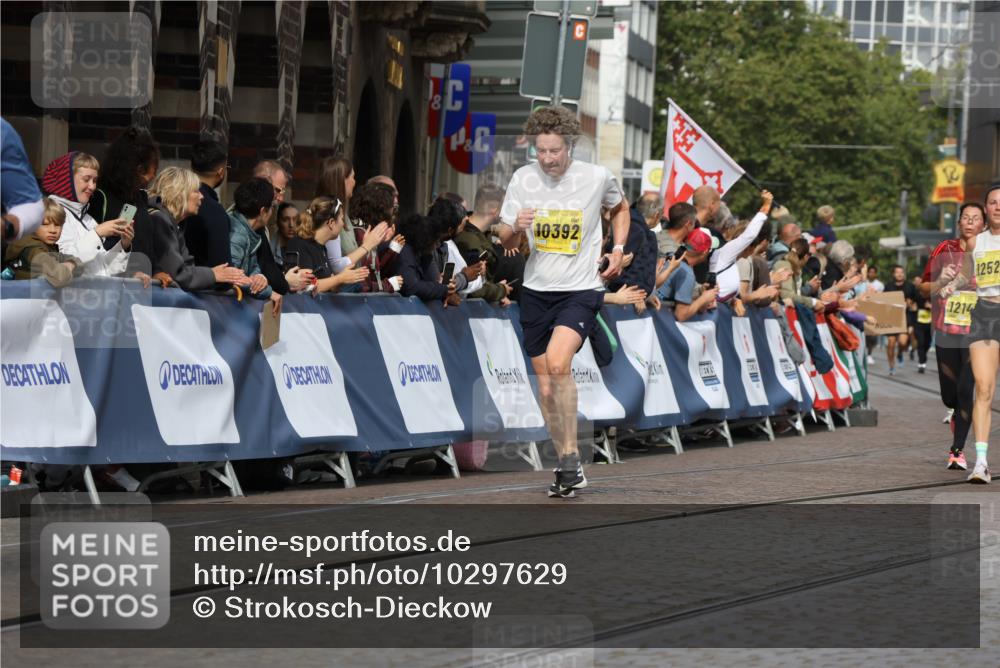 13.09.2026 - 21. swb-Marathon Bremen Strokosch-Dieckow http://msf.ph/oto/10297629 13.09.2026 10:49:13 Ziel 10253, 10293, 10566, 11885, 12027, 12204, 12350, 13512, 13555, 10294, 10739, 10846, 11191, 11621, 11635, 12376 meine-sportfotos.de