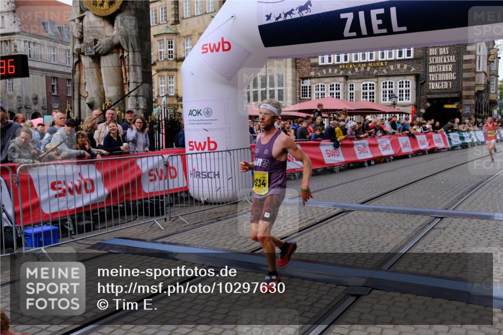 13.09.2026 - 21. swb-Marathon Bremen Tim E. http://msf.ph/oto/10297630 13.09.2026 10:29:53 Ziel 11234, 13510, 13542, 13579, 13623 meine-sportfotos.de