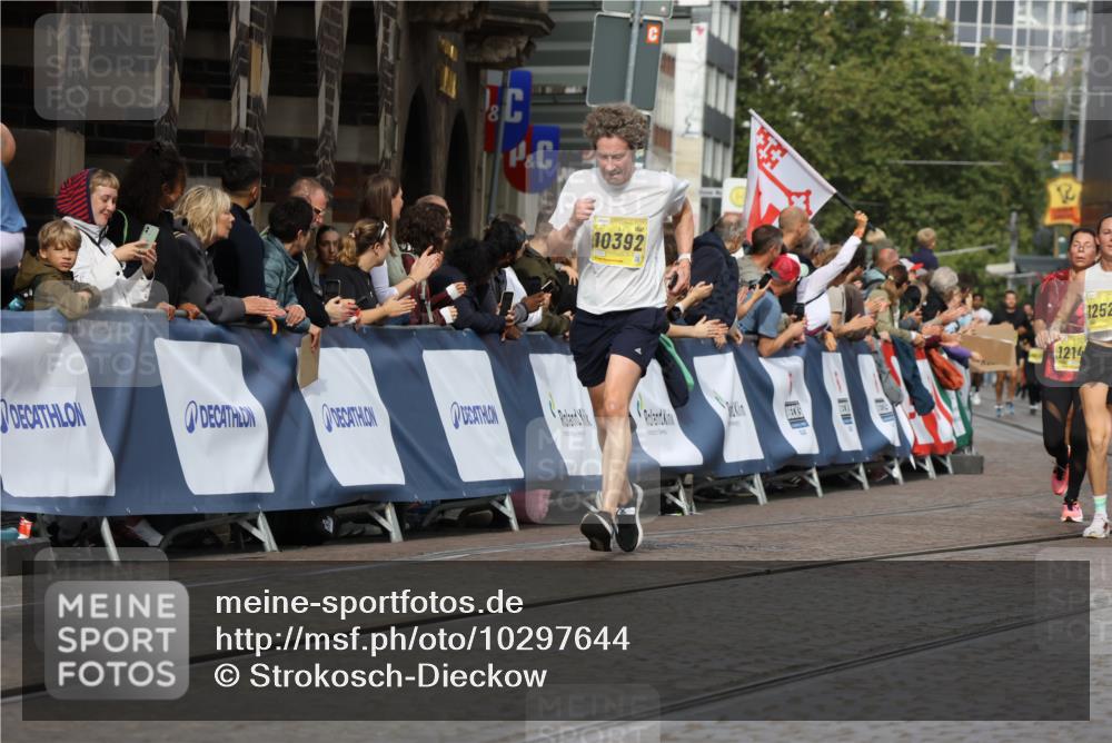 13.09.2026 - 21. swb-Marathon Bremen Strokosch-Dieckow http://msf.ph/oto/10297644 13.09.2026 10:49:13 Ziel 10253, 10293, 10566, 11885, 12027, 12204, 12350, 13512, 13555, 10294, 10739, 10846, 11191, 11621, 11635, 12376 meine-sportfotos.de
