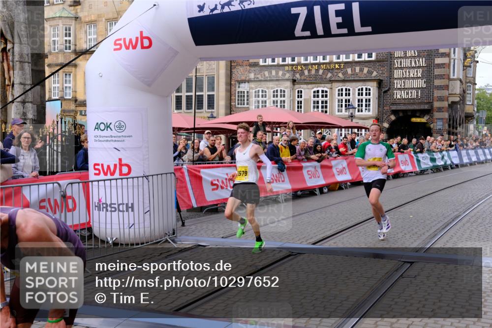 13.09.2026 - 21. swb-Marathon Bremen Tim E. http://msf.ph/oto/10297652 13.09.2026 10:29:58 Ziel 11234, 13510, 13579, 13623 meine-sportfotos.de