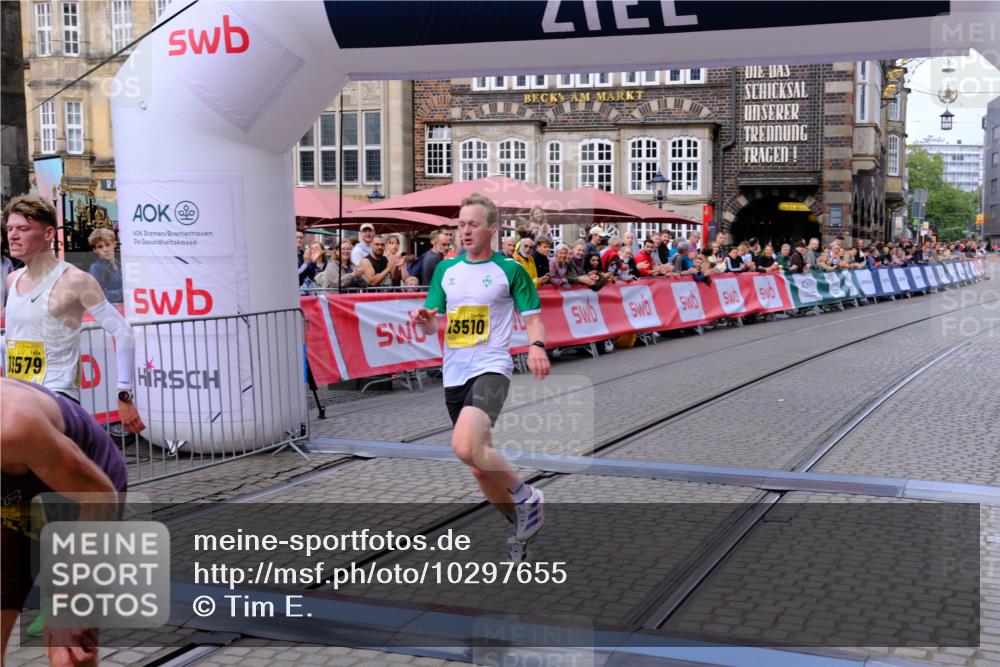 13.09.2026 - 21. swb-Marathon Bremen Tim E. http://msf.ph/oto/10297655 13.09.2026 10:29:59 Ziel 11234, 13510, 13579, 13623 meine-sportfotos.de