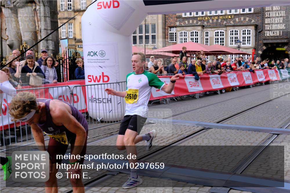 13.09.2026 - 21. swb-Marathon Bremen Tim E. http://msf.ph/oto/10297659 13.09.2026 10:29:59 Ziel 11234, 13510, 13579, 13623 meine-sportfotos.de
