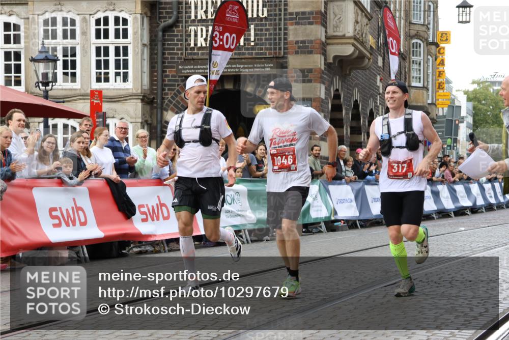 13.09.2026 - 21. swb-Marathon Bremen Strokosch-Dieckow http://msf.ph/oto/10297679 13.09.2026 12:29:27 Ziel 317, 608, 796, 1046, 821 meine-sportfotos.de