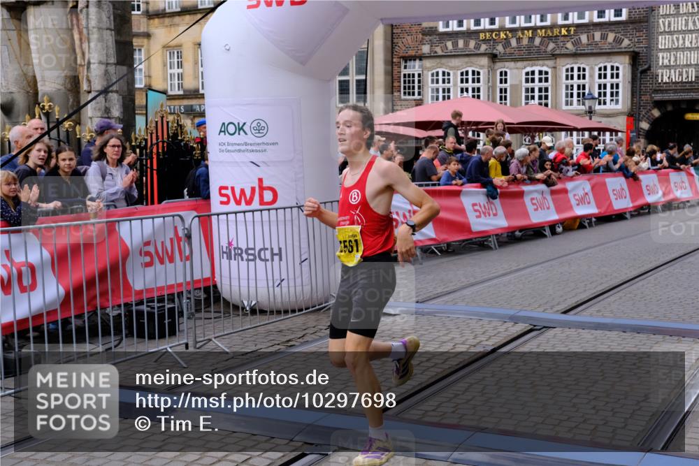 13.09.2026 - 21. swb-Marathon Bremen Tim E. http://msf.ph/oto/10297698 13.09.2026 10:30:30 Ziel 13522, 13561, 13569, 13576 meine-sportfotos.de